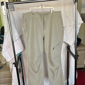 Columbia Men's Cargo Pants in Light Gray